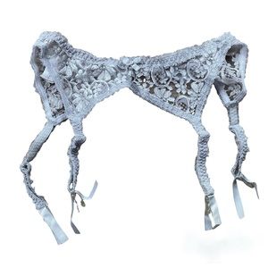 🤩80’s Vintage Garter Belt by Frederick’s of Hollywood✨